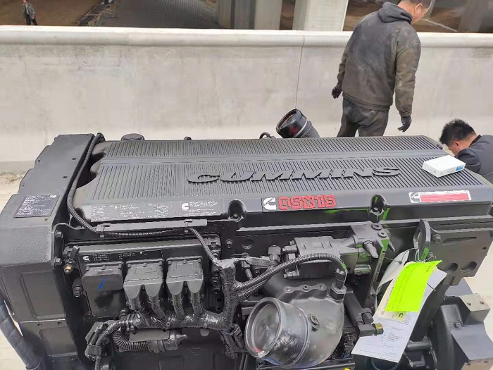 康明斯發(fā)動機(jī)1